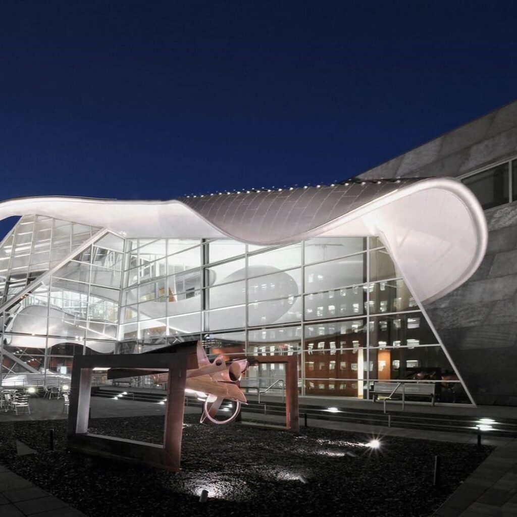 “’Revolve’: Maxing Out Minimalism.”